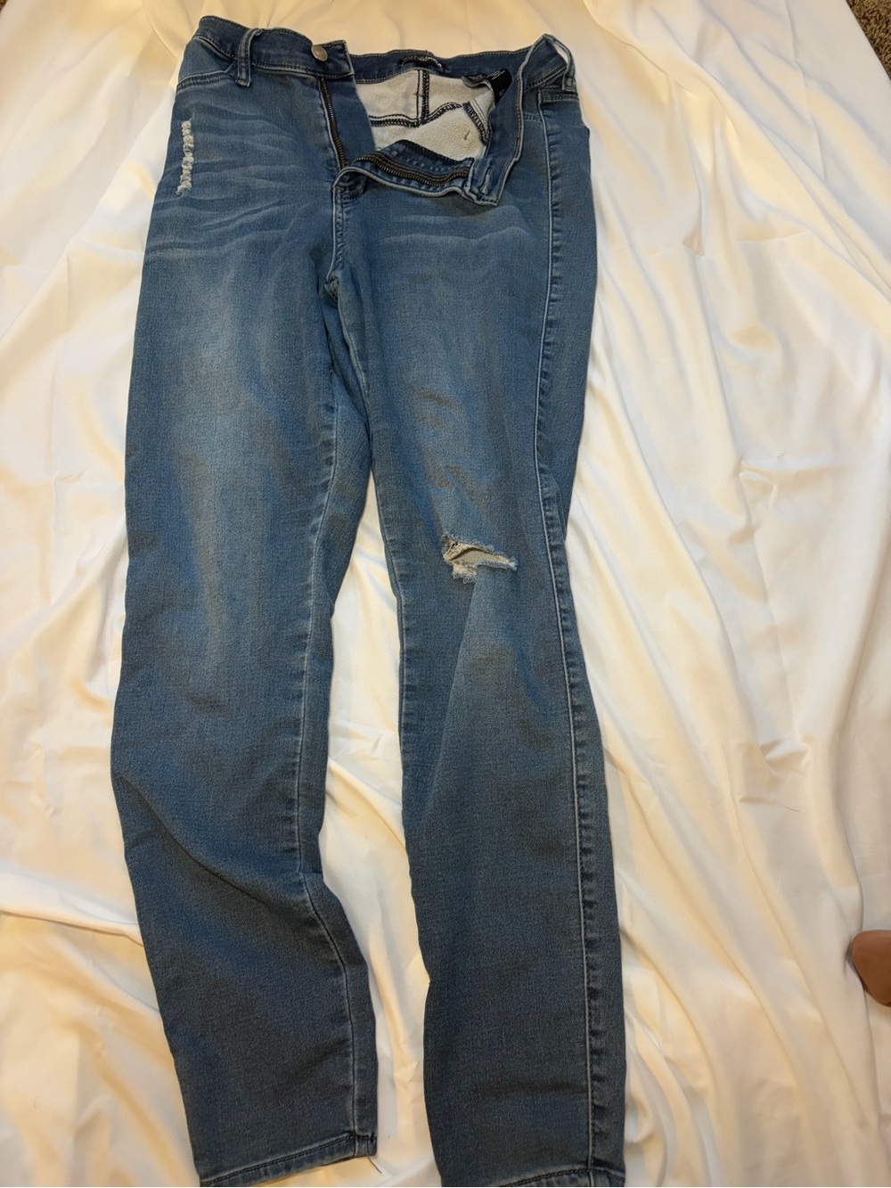 Fashion Nova Women's Blue Distressed Skinny Jeans
